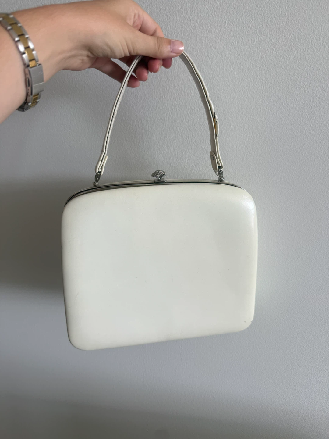 Vintage Cream Top-Handle Handbag with Floral Clasp