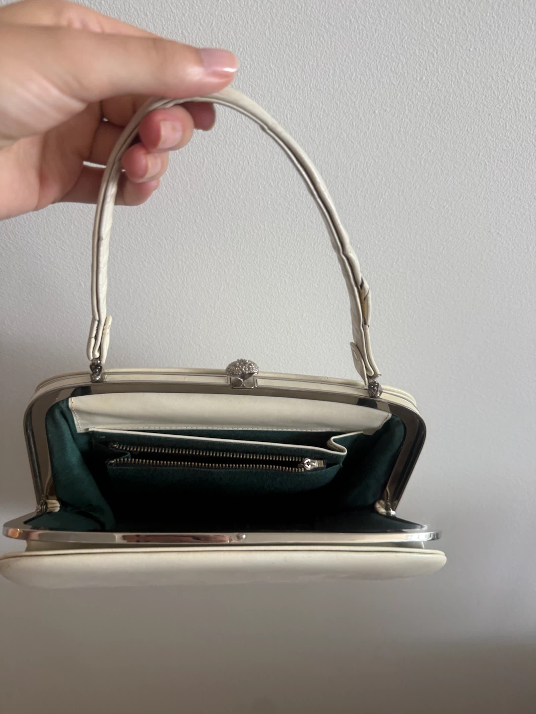 Vintage Cream Top-Handle Handbag with Floral Clasp - photo 2