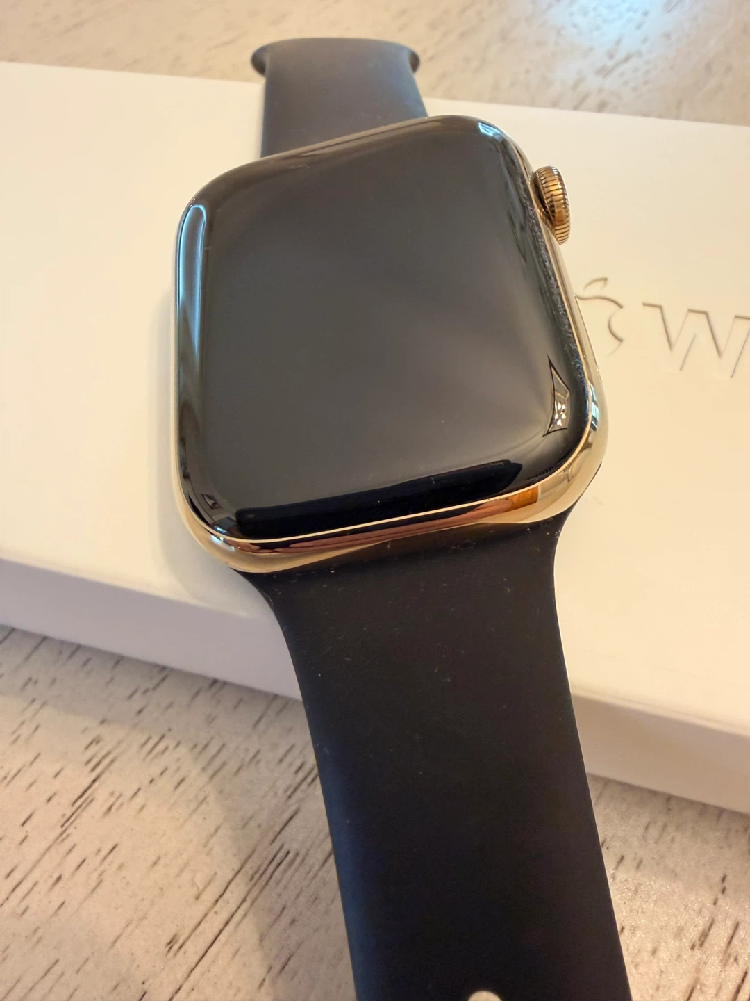 Apple Watch 8 Stainless Steel Gold  45mm with Cellular - photo 4
