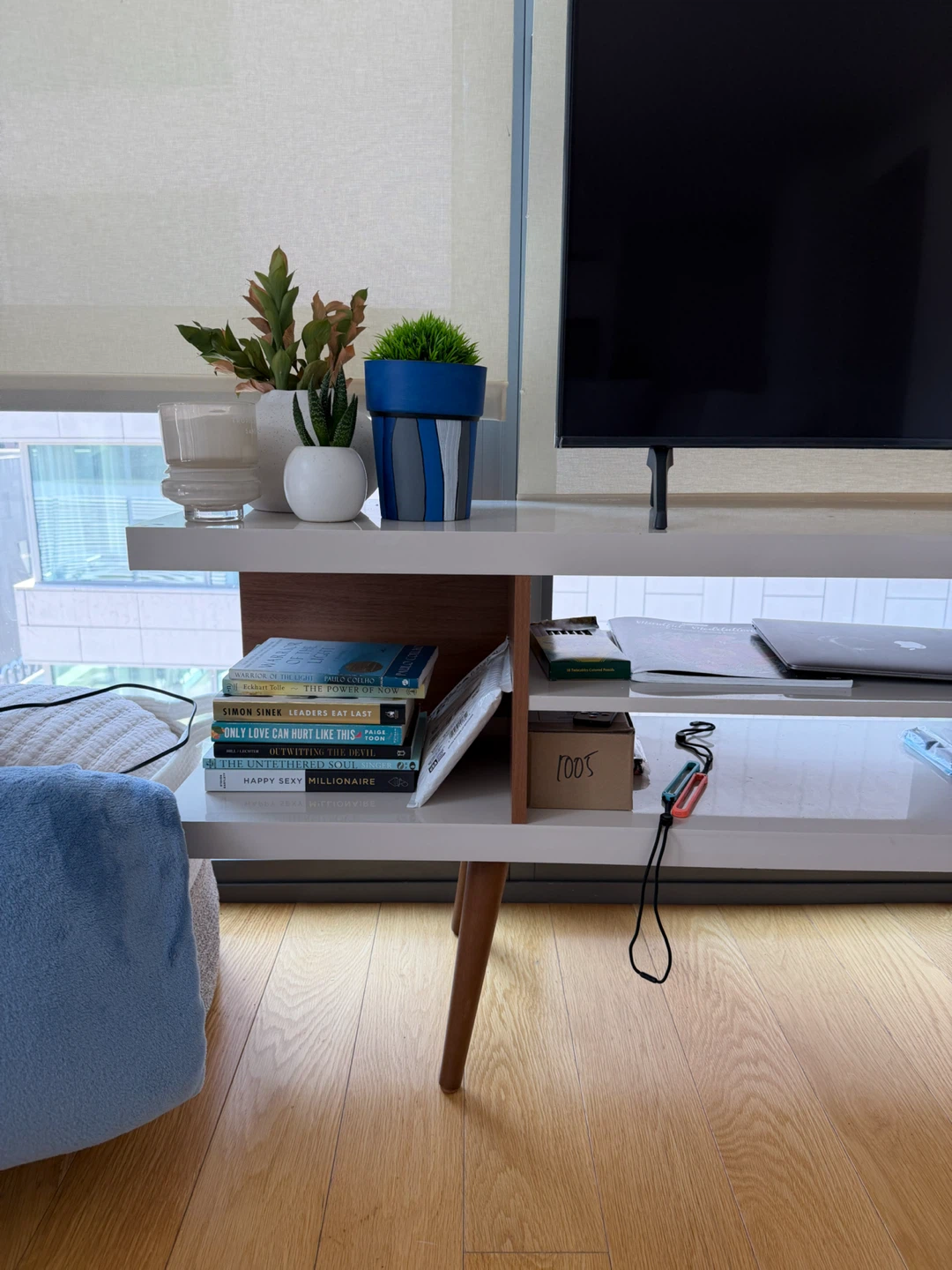 White Mid-Century Modern TV Stand - photo 2