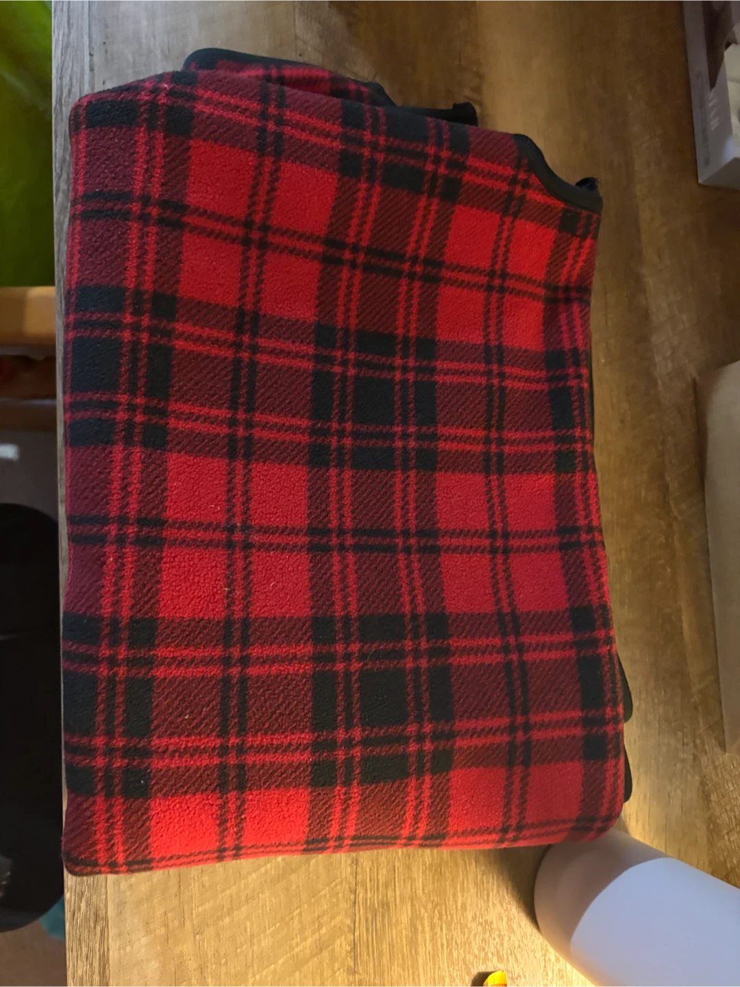 Wrap red and black fleece
