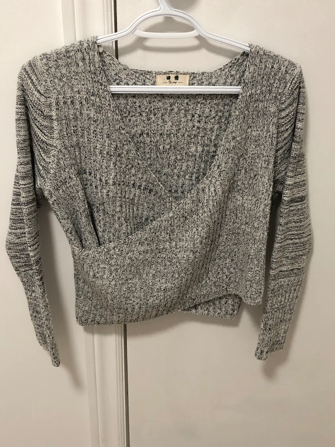 Preowned Cozy V-Neck Wrap-Front Women's Gray Crop Top small