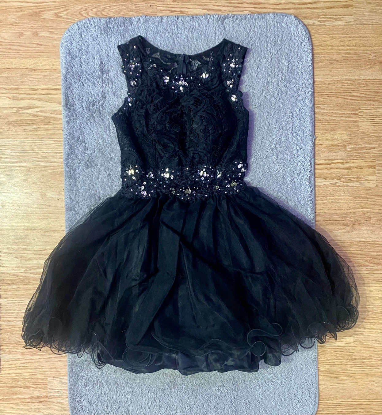 NEW 2xs black grad dress