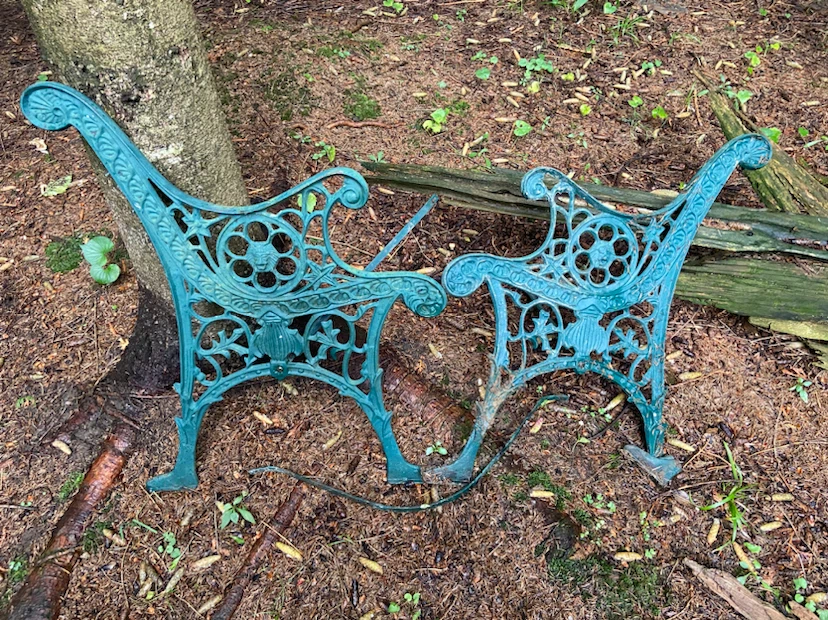 Cast iron bench ends (one leg broken)