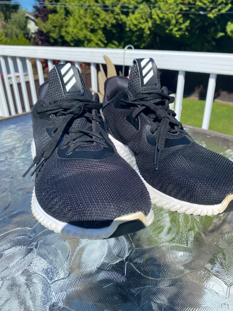 WORN ONCE INDOOR ADIDAS ALPHABOUNCE SIZE-11