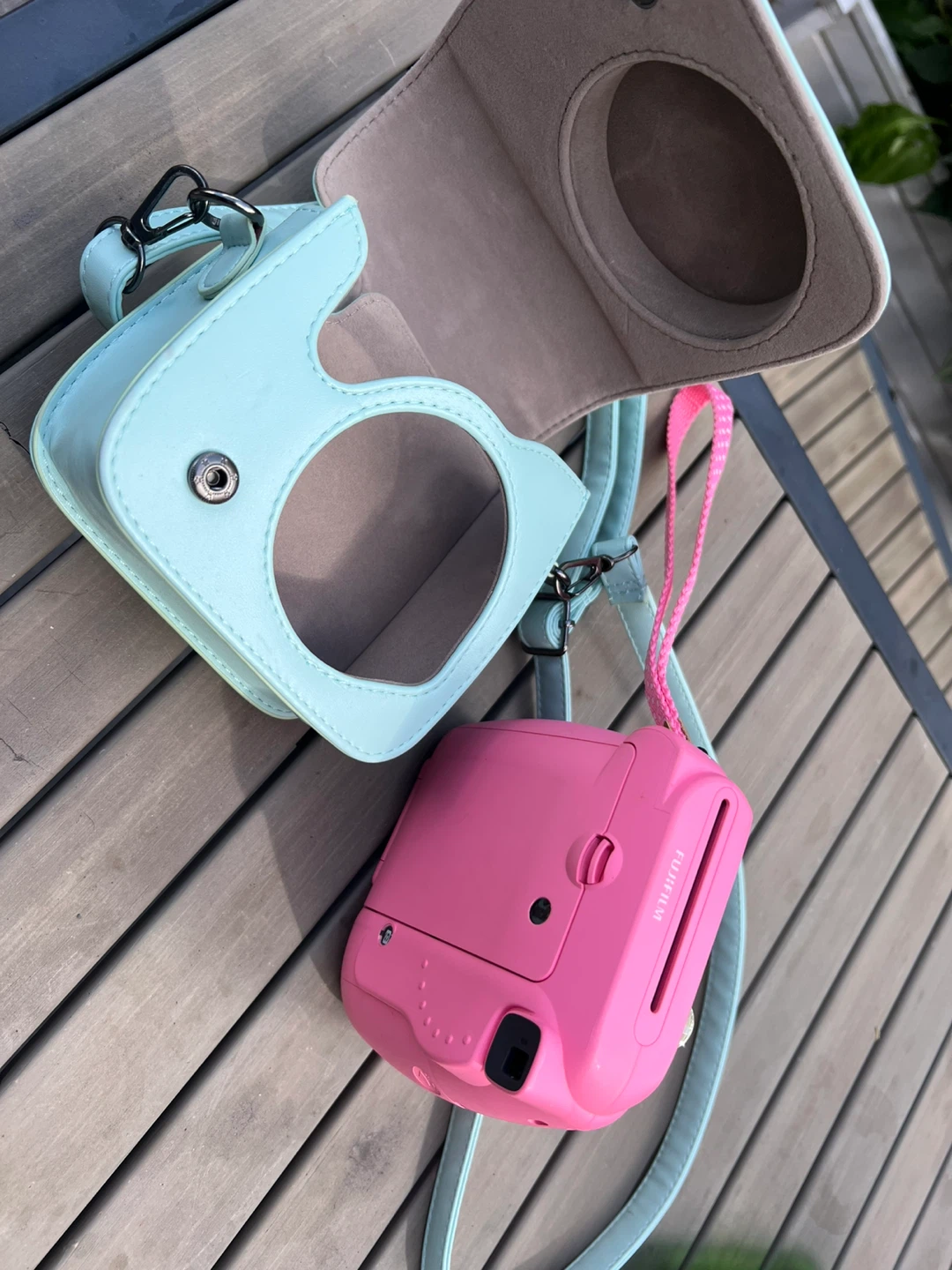 Fuji film insta mini9 camera and mint green mini mate case - photo 3
