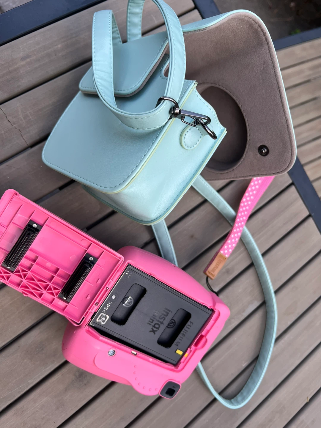 Fuji film insta mini9 camera and mint green mini mate case - photo 4