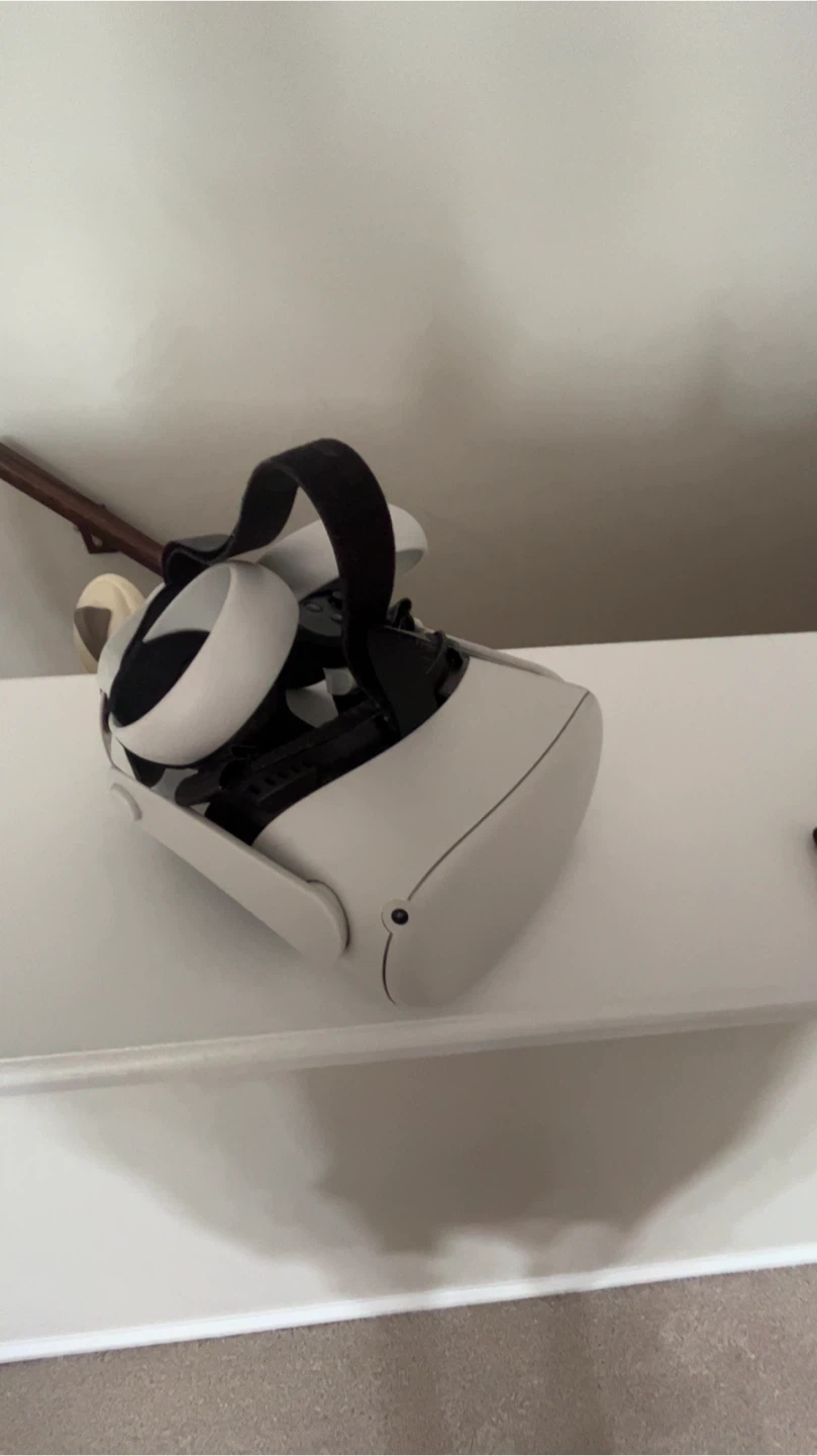 Meta Quest 2 Virtual Reality Headset