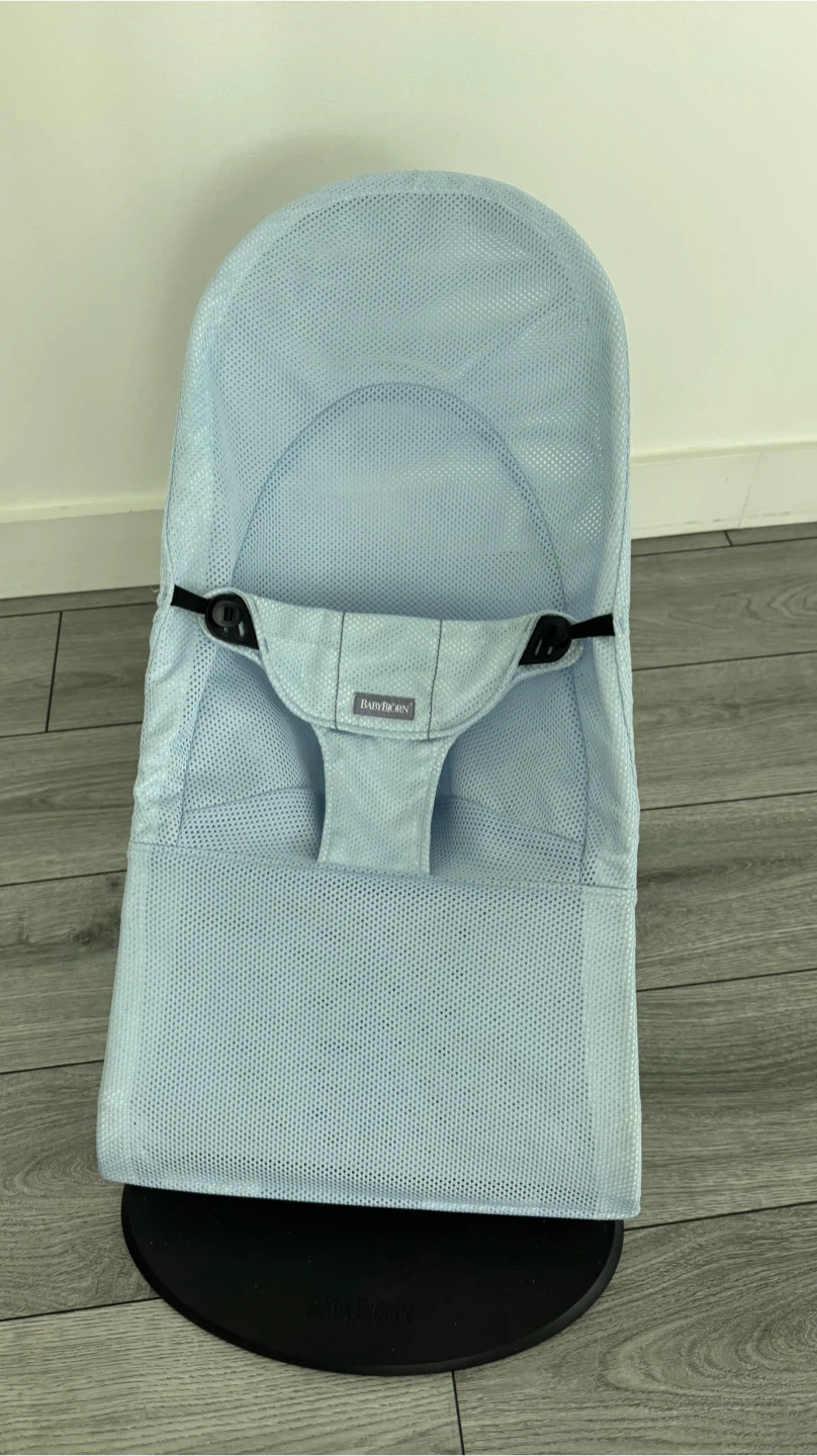 BabyBjörn Bouncer Light Blue mesh