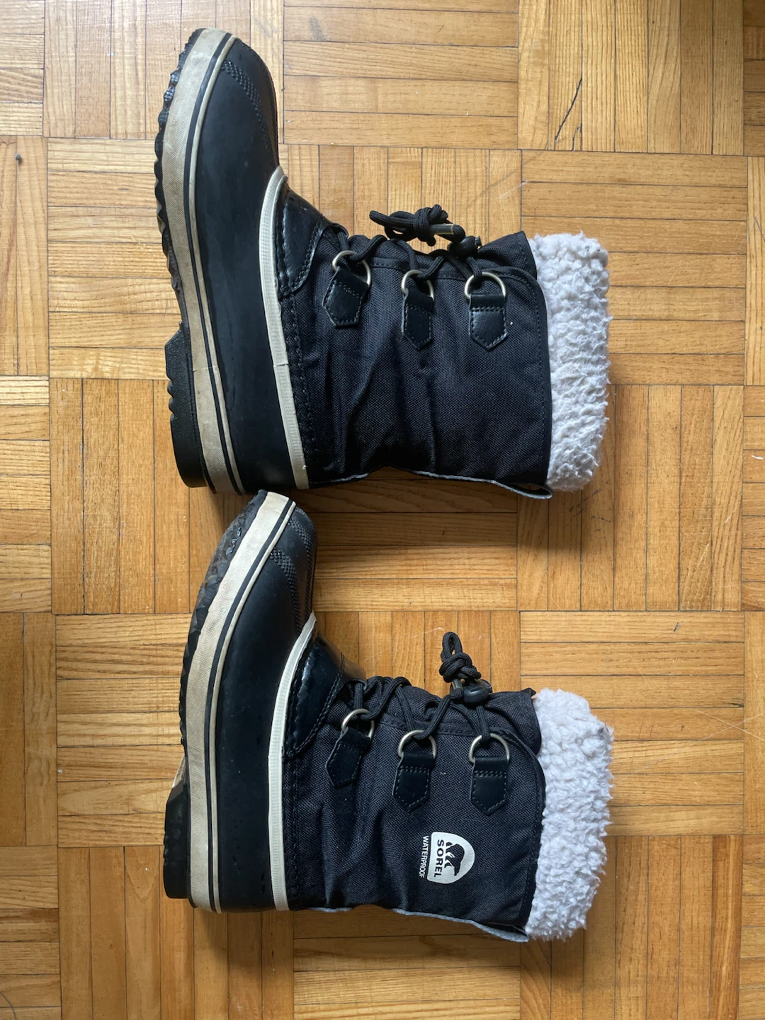 Black Sorel waterproof winter boots - size 5 - photo 2