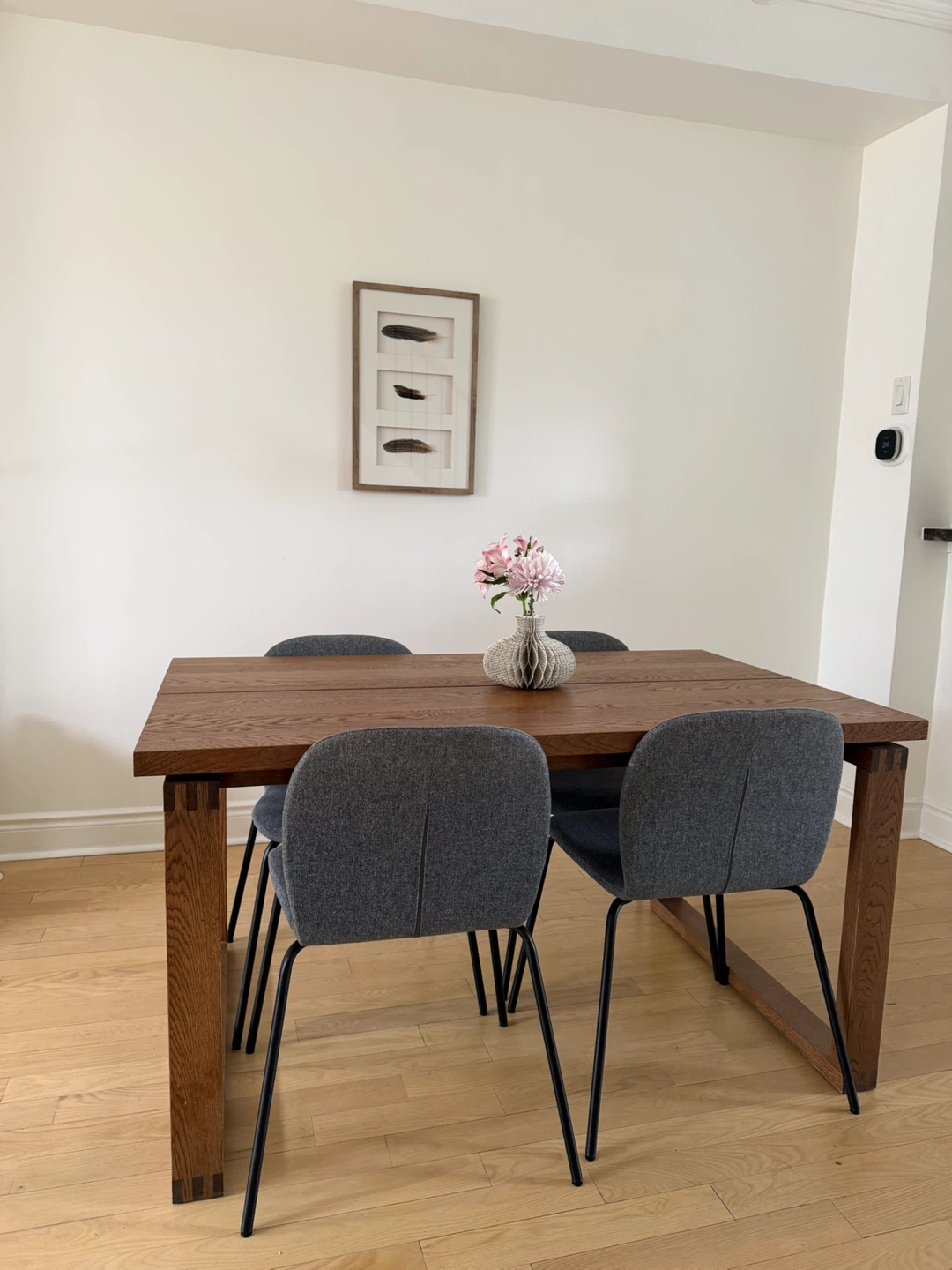 Ikea Dining Table in great condition! - photo 3