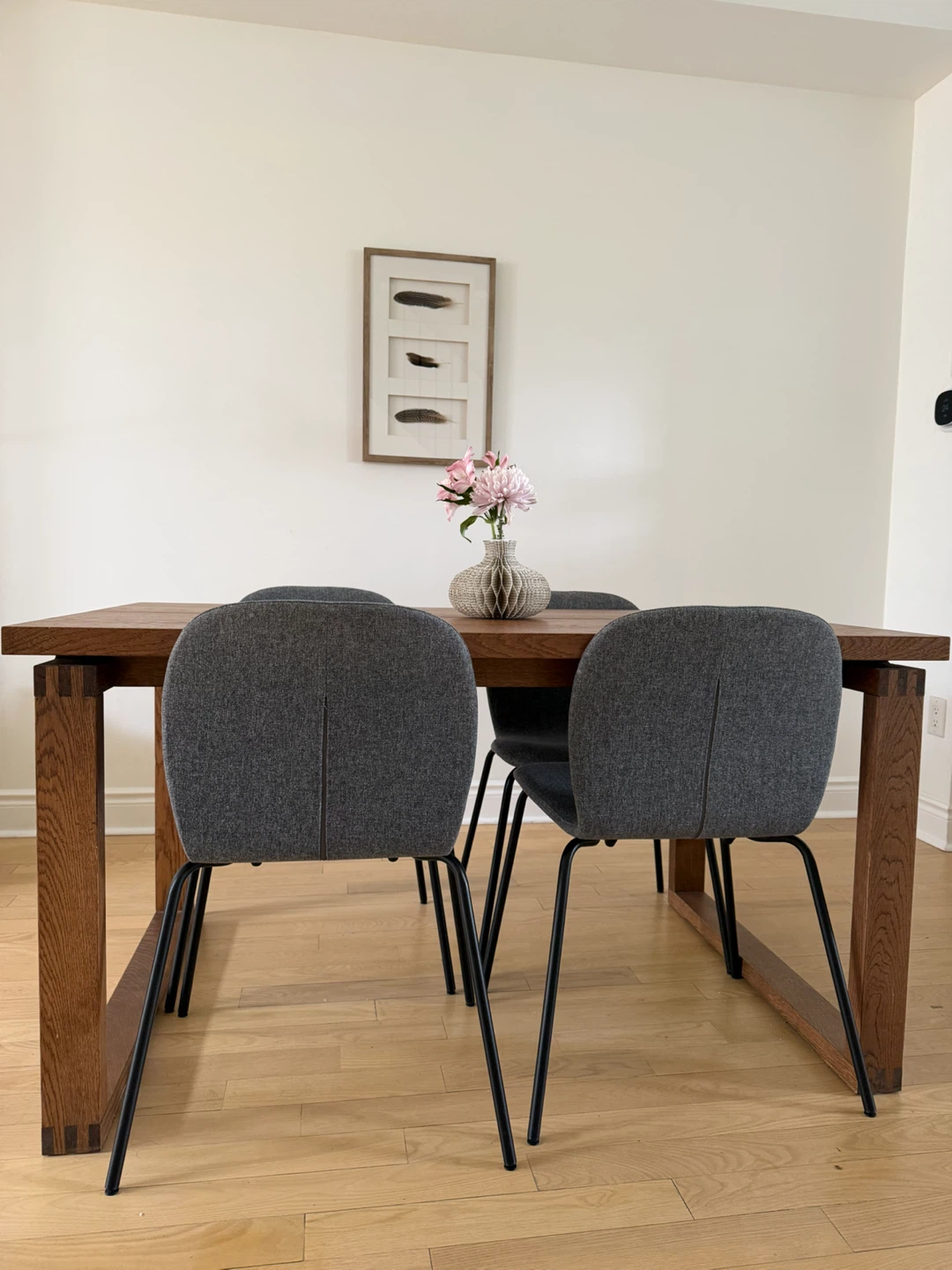 Ikea Dining Table in great condition! - photo 4