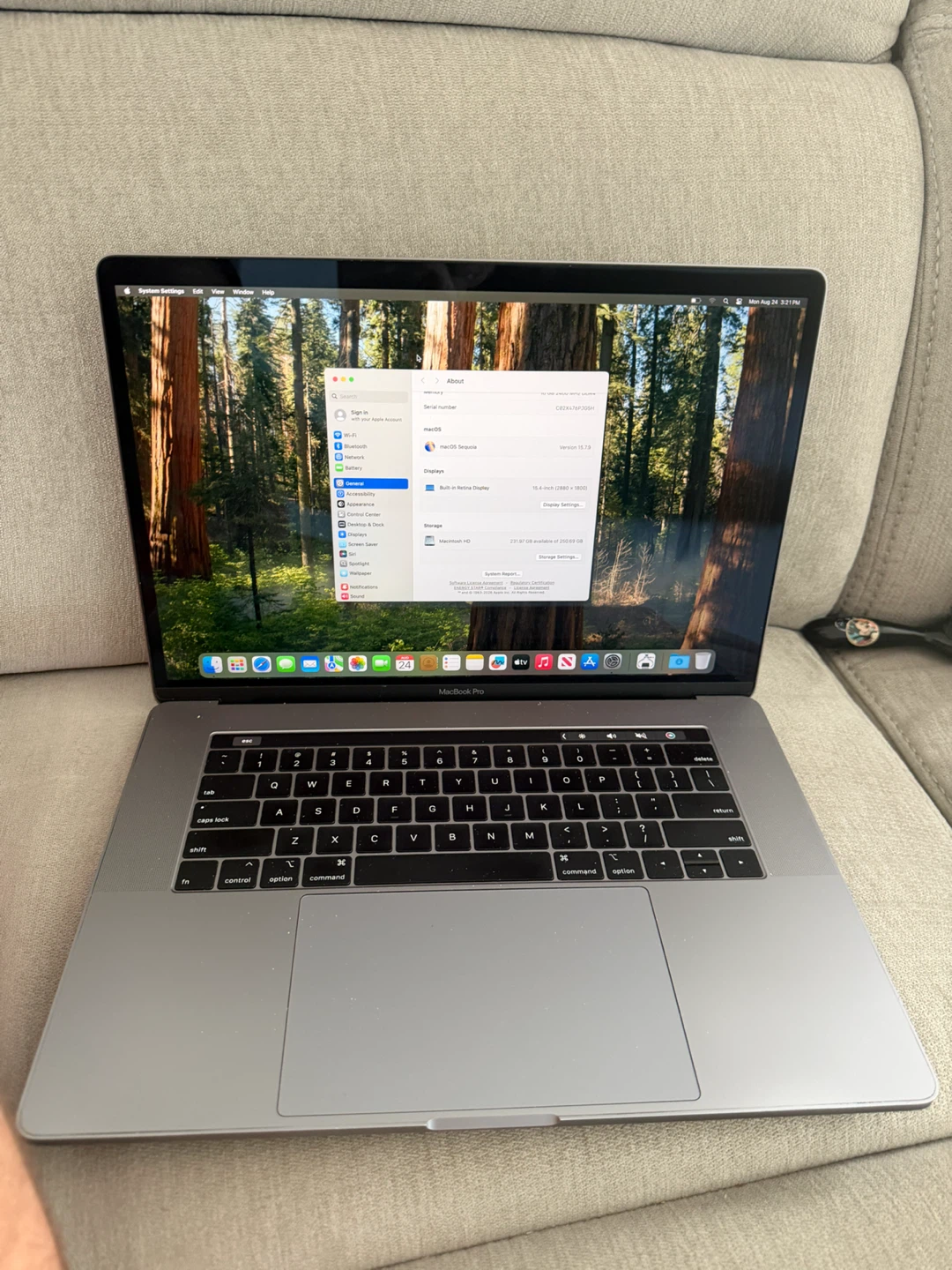 MacBook Pro 15” Touch Bar 2.2ghz i7 16gb ram