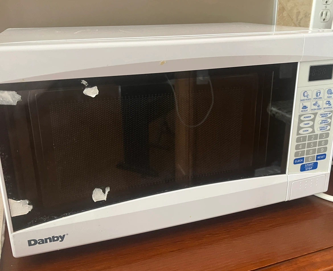 Danby 700W Household Microwave Oven DMW607W