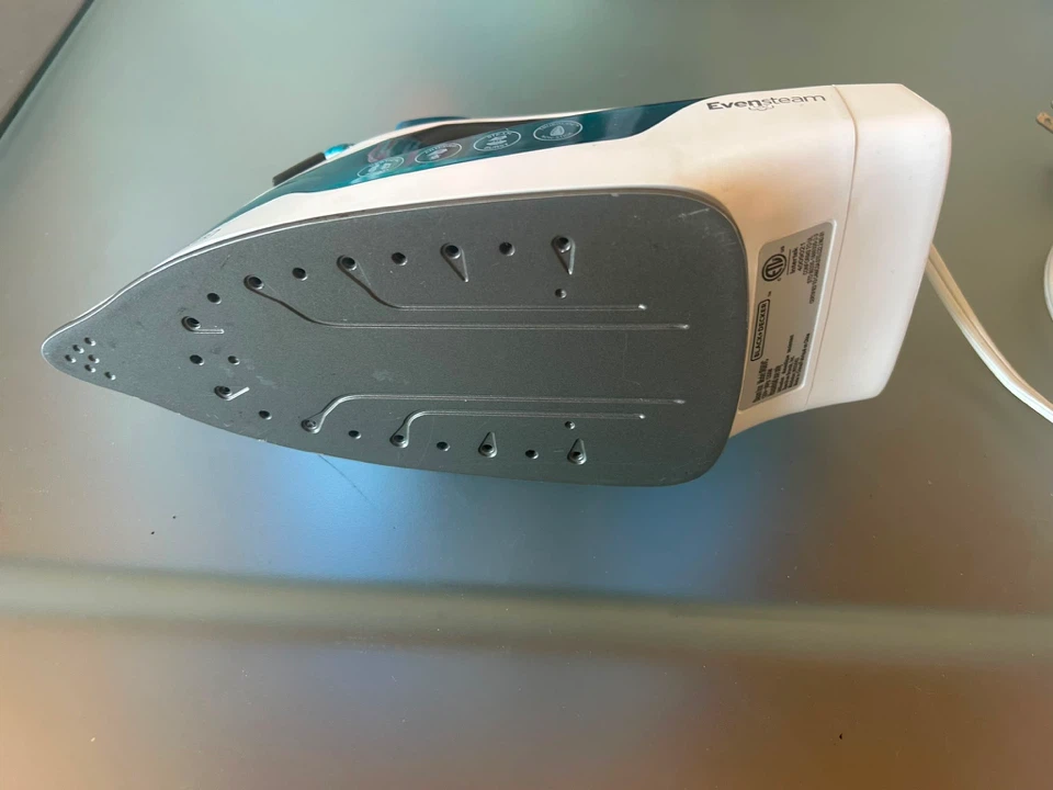 Black+Decker EvenSteam Iron - photo 2