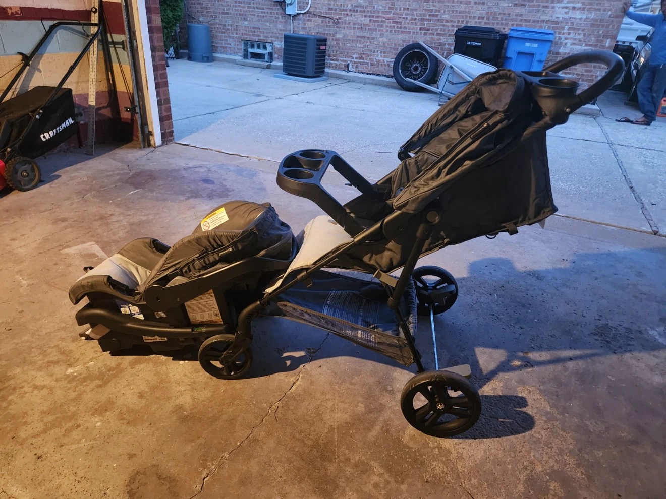 (MOVING) Baby Trend Stroller and Infant Car Seat Combo