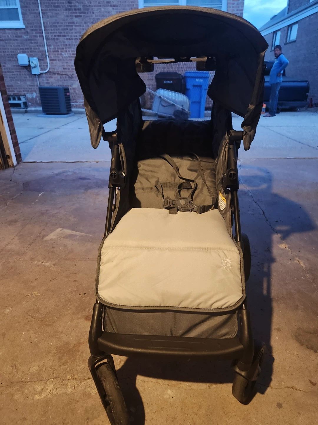 (MOVING) Baby Trend Stroller and Infant Car Seat Combo - photo 3