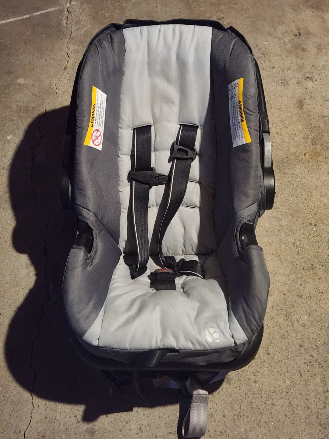 (MOVING) Baby Trend Stroller and Infant Car Seat Combo - photo 4