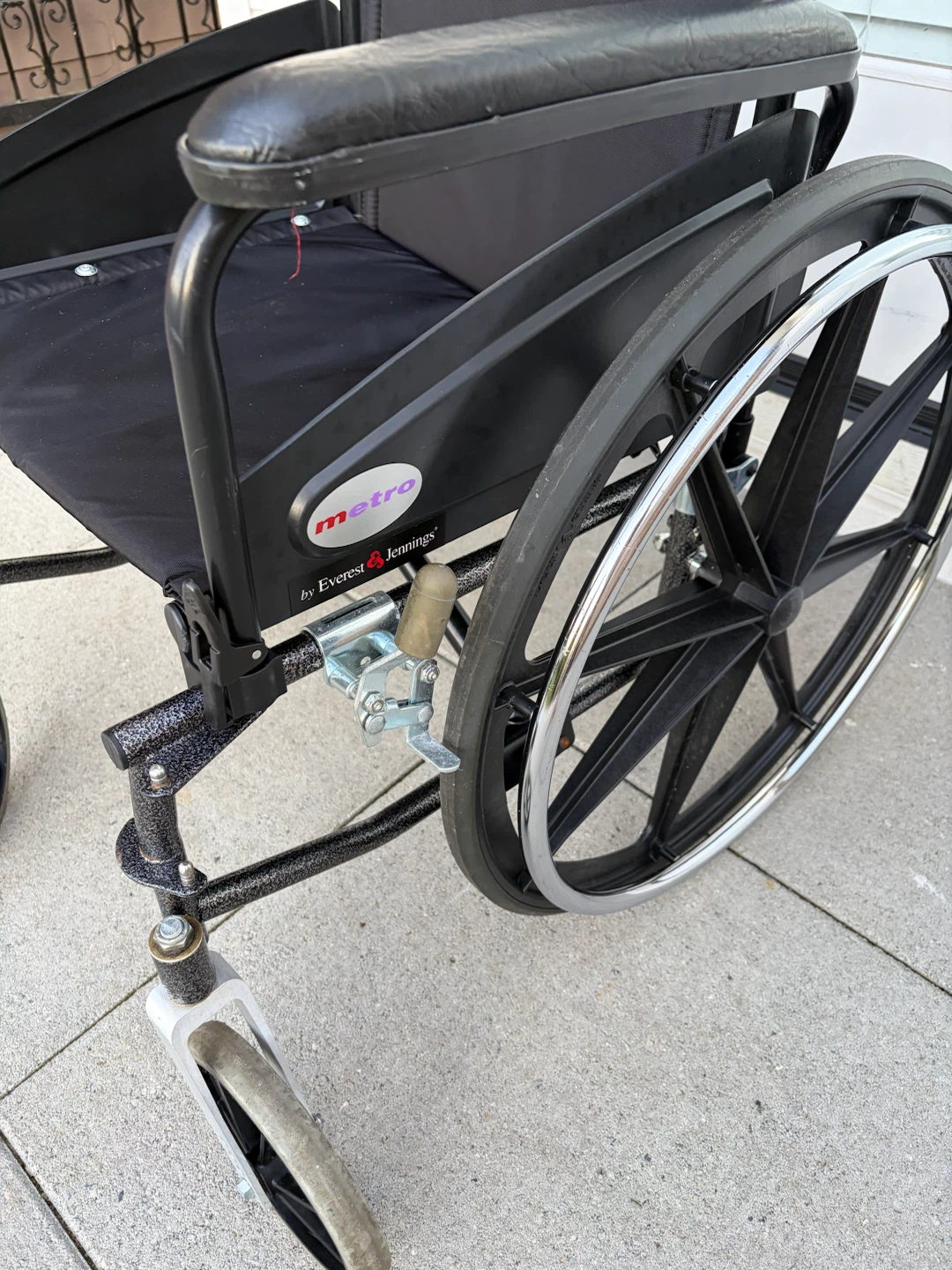 Everest & Jennings Metro Black Wheelchair - photo 2