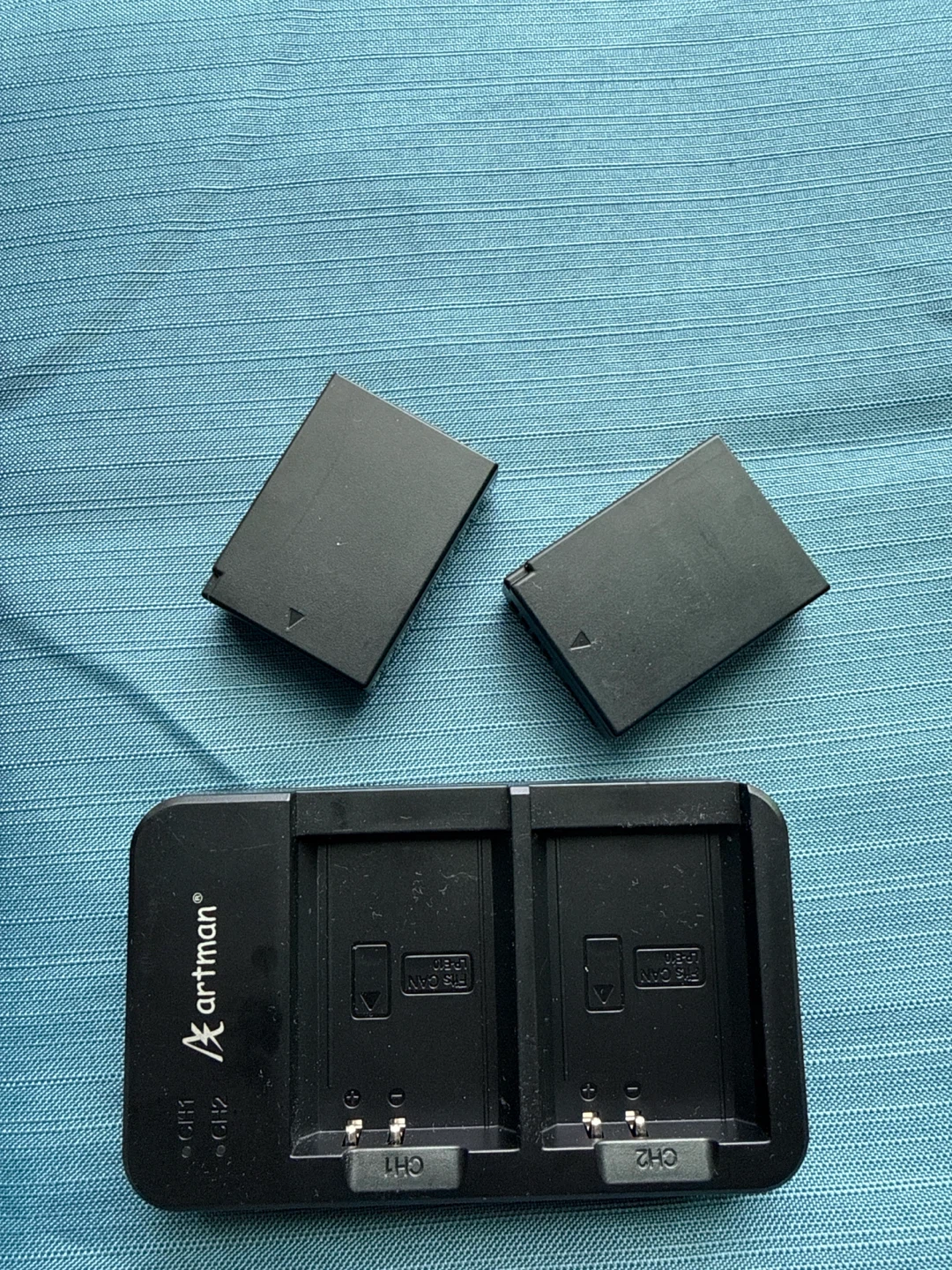 Artman Dual USB Charger for Camera - photo 2
