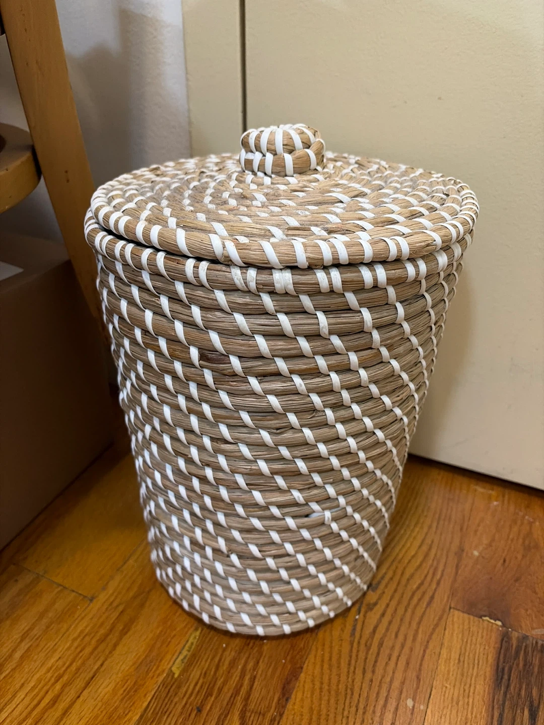 Small woven basket with lid