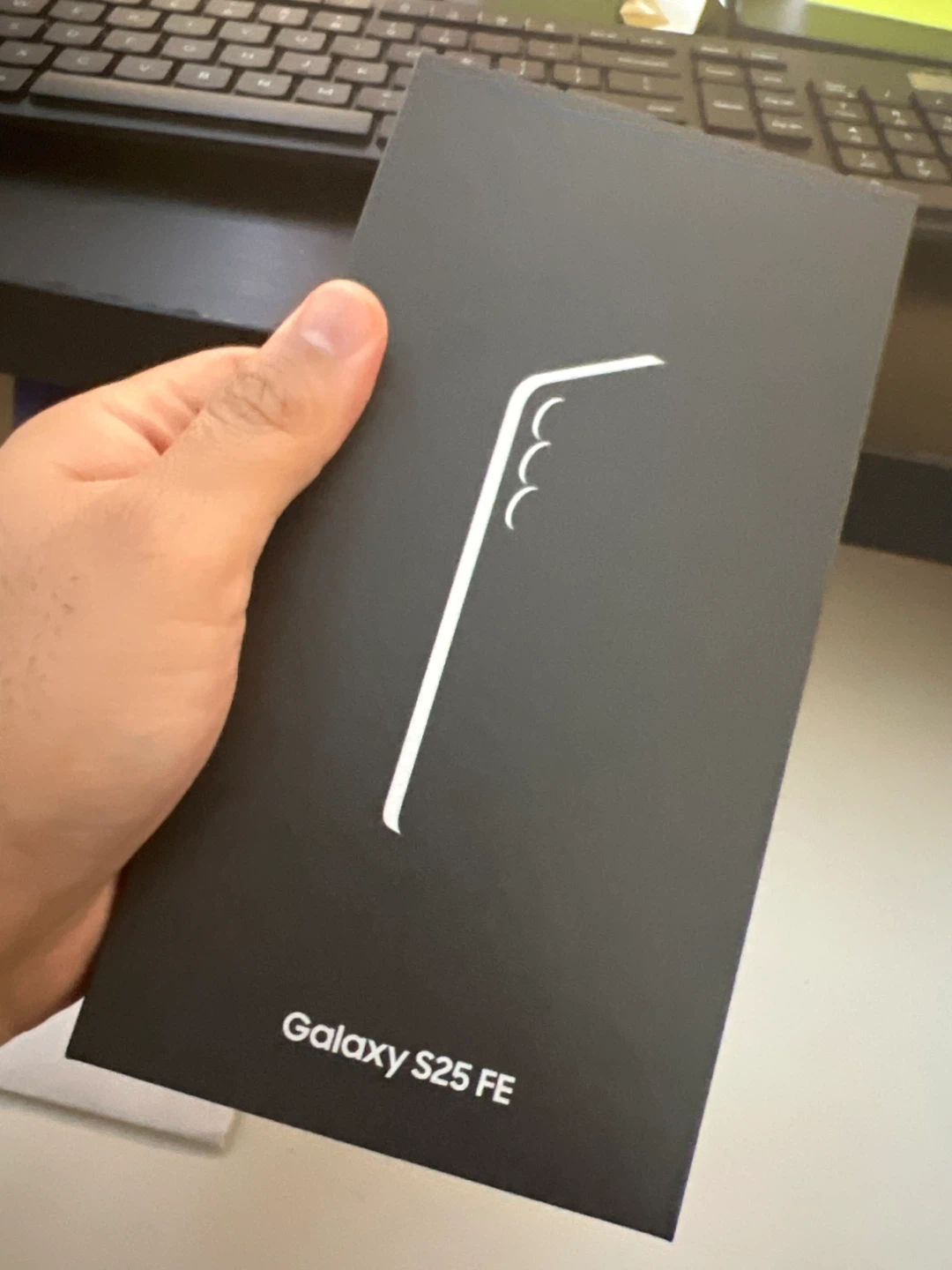 Samsung Galaxy S25 FE - photo 2
