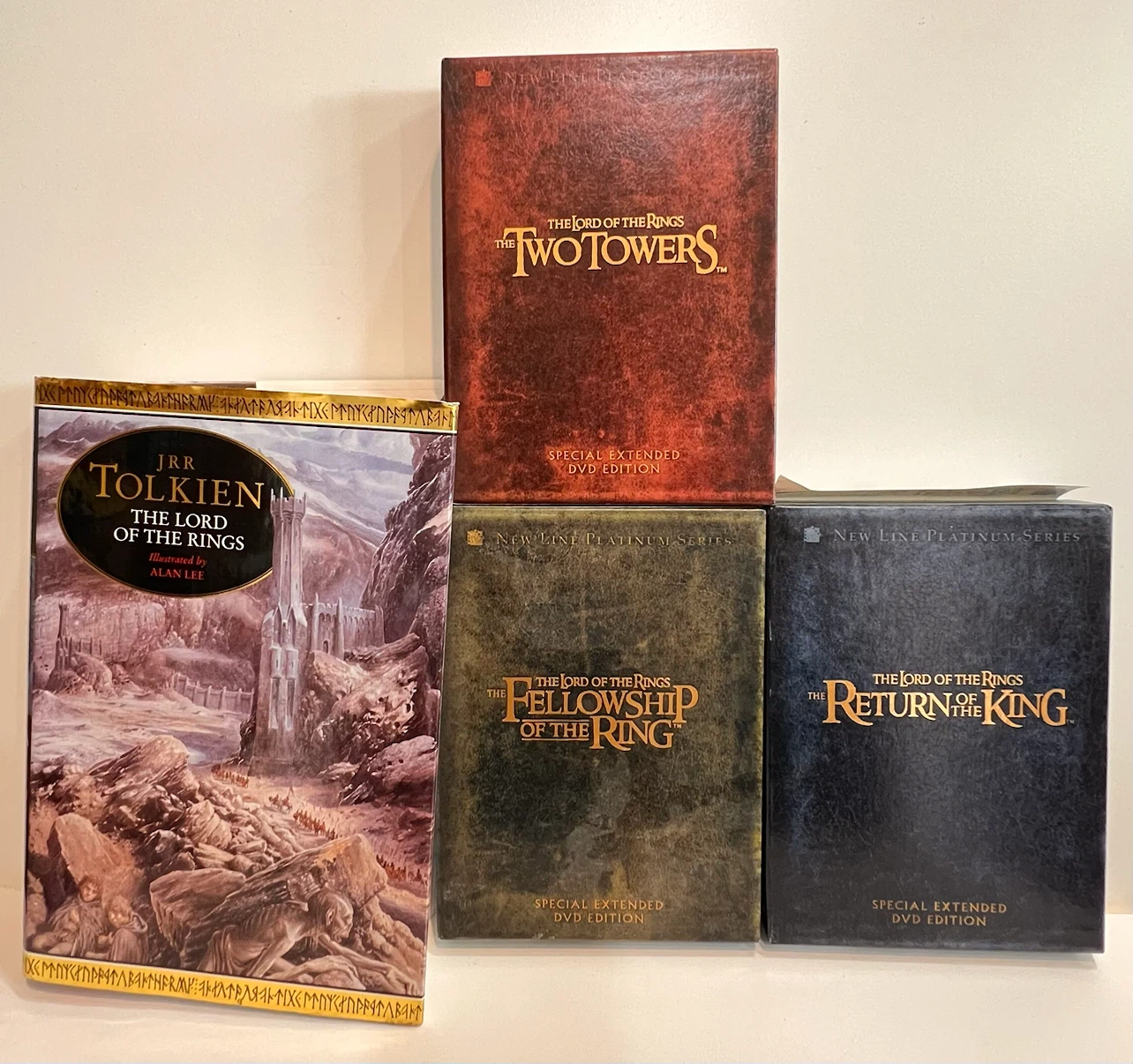 The Lord of the Rings Extended DVD Collection and Book Set