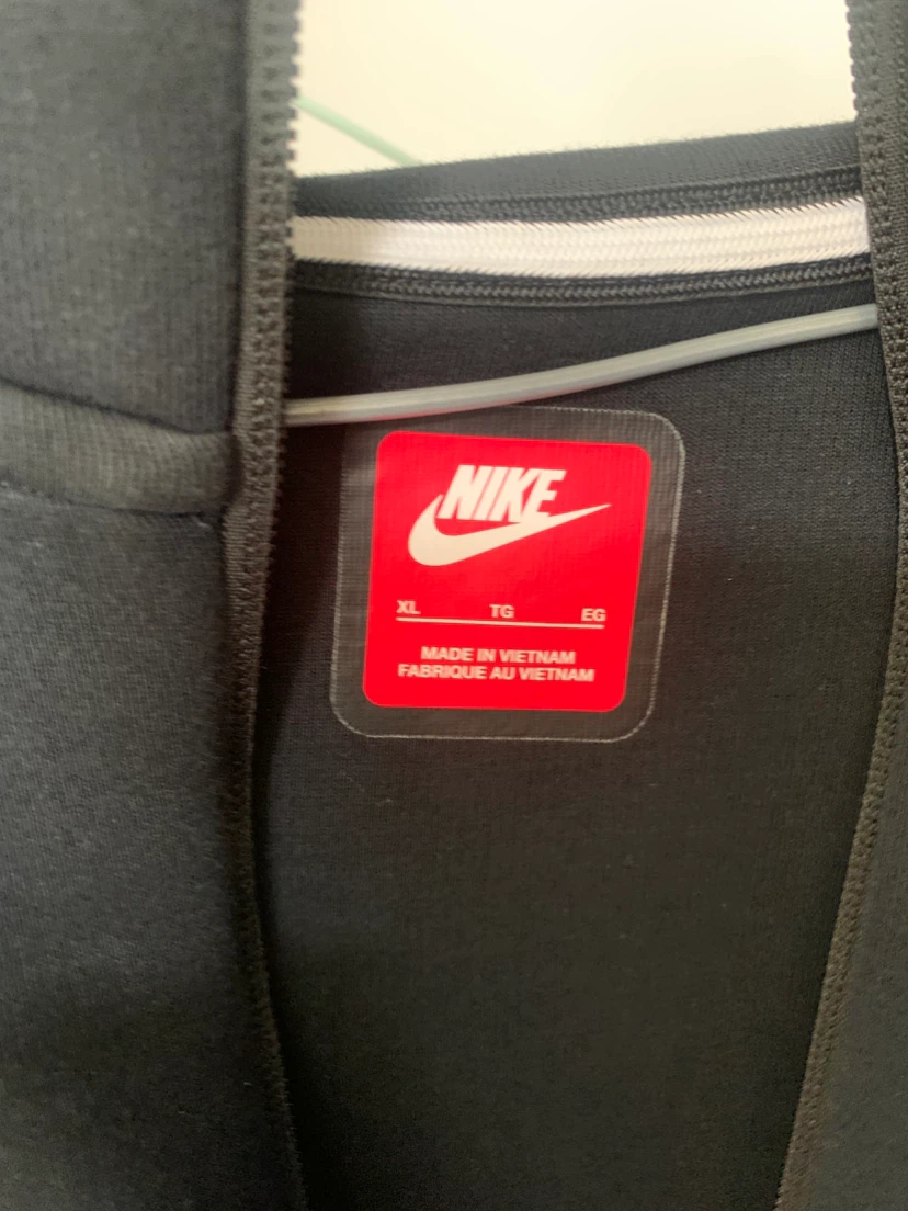 Nike black zip up hoodie size XL - photo 2