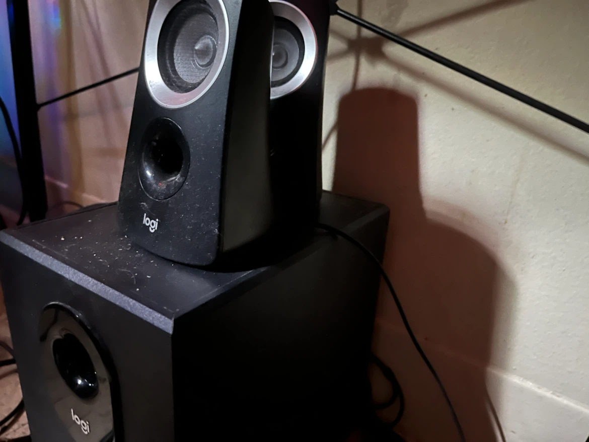 Logi computer speaker set with subwoofer