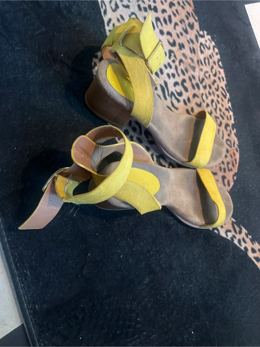 Yellow ankle strap block heel sandals - photo 2