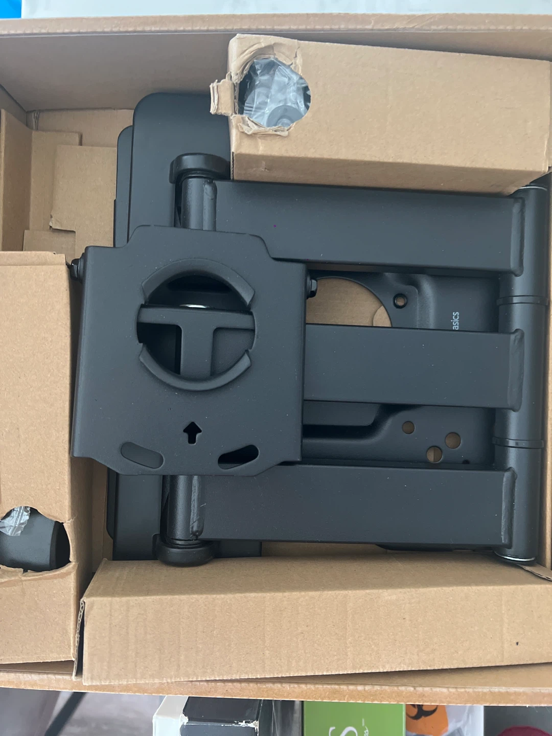 Amazon Basics Articulating TV Wall Mount - photo 2