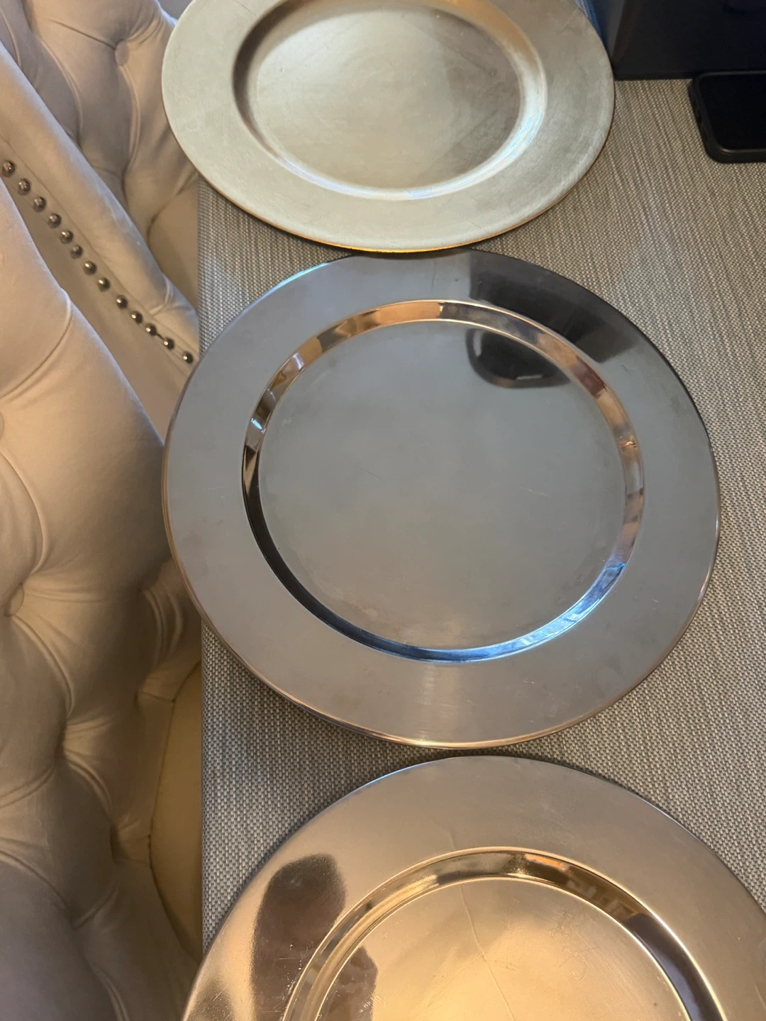 3Metallic silver and 1 gold round charger plates