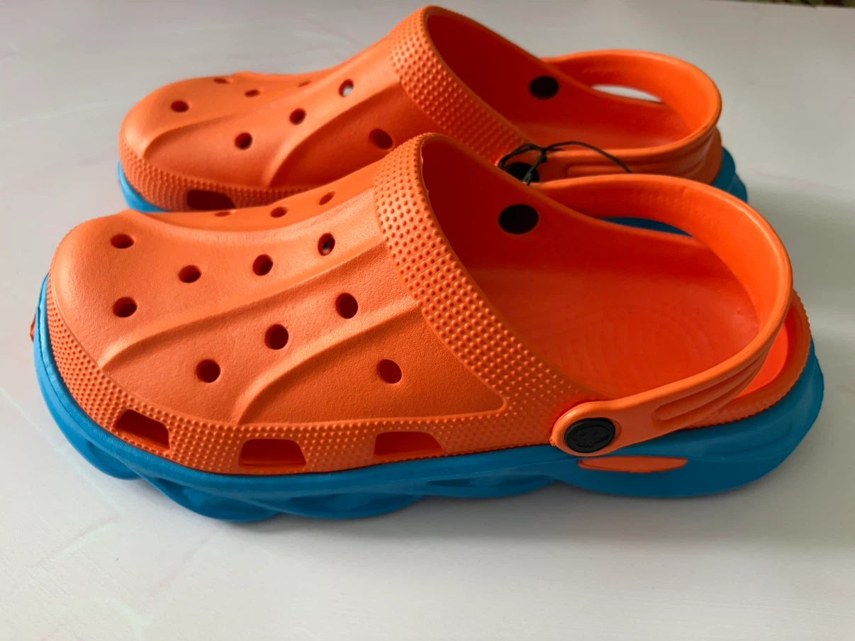 New US Men’s 9-9.5/US Women’s 10.5-11 Orange and Blue Clogs