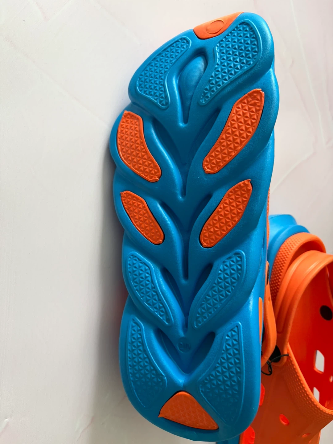 New US Men’s 9-9.5/US Women’s 10.5-11 Orange and Blue Clogs - photo 4