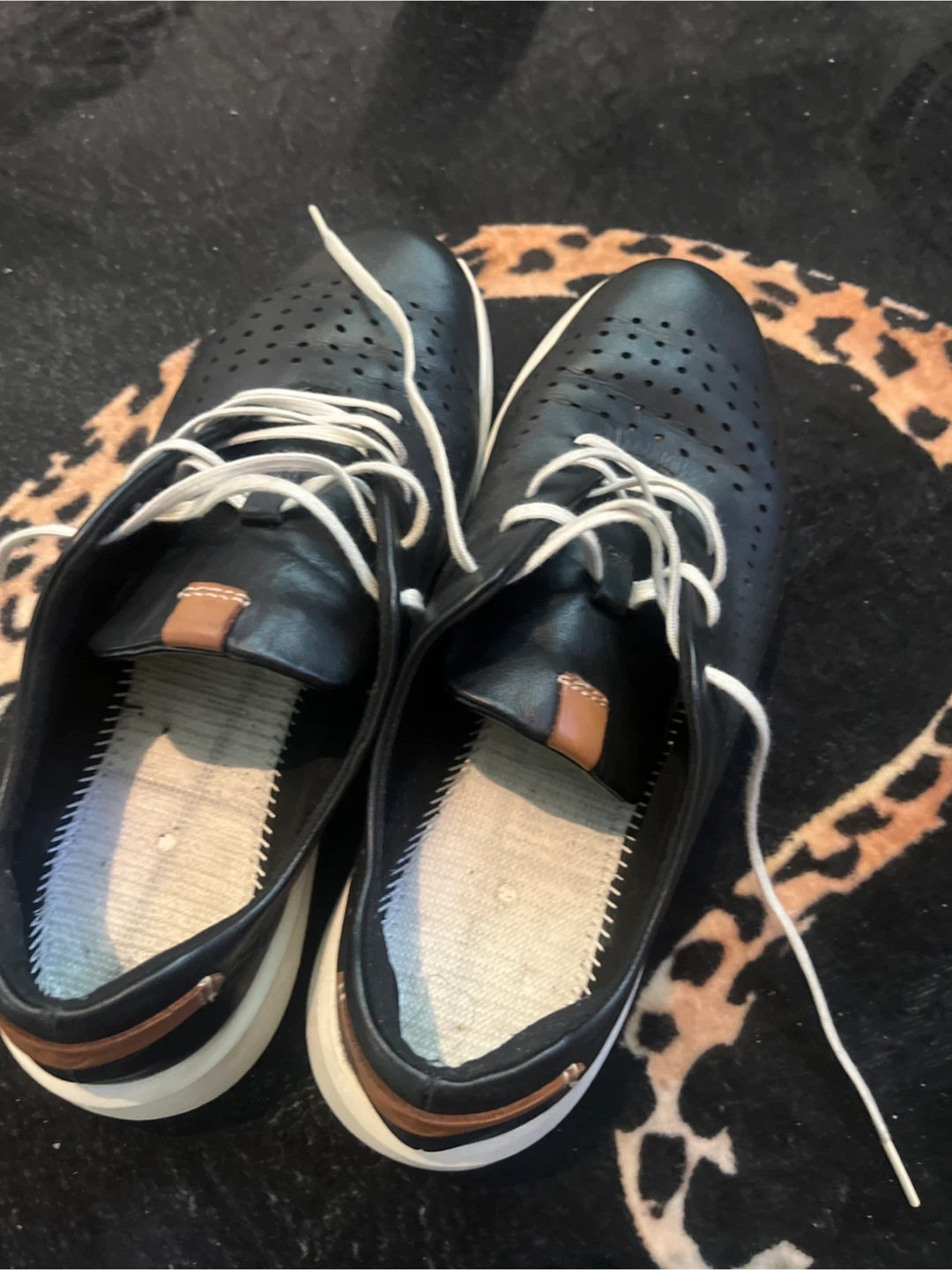 Ladies Clarks black leather sneaker - photo 2