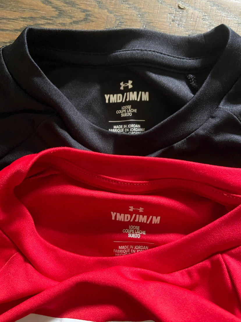 EUC: 2x Boys Under Armour Long Sleeve Shirts Hockey Youth M - photo 2