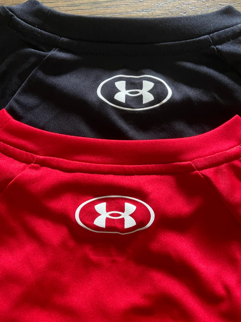 EUC: 2x Boys Under Armour Long Sleeve Shirts Hockey Youth M - photo 3