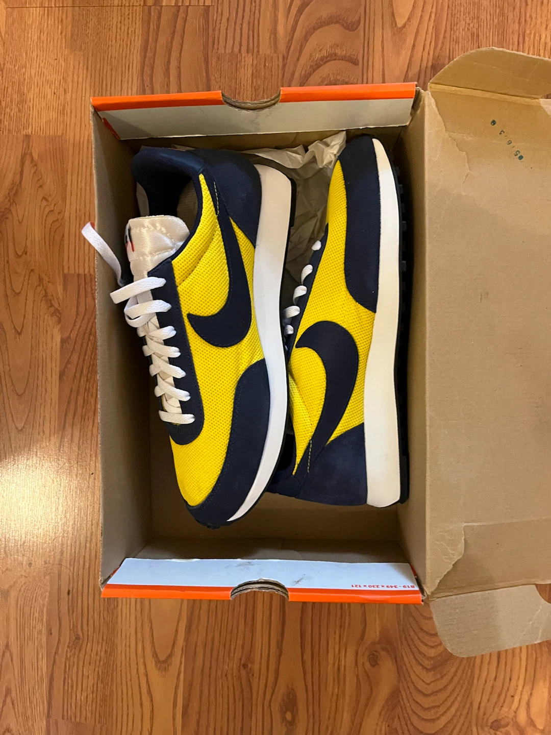 Tailwind Nike Running Shoes - Yellow & Navy