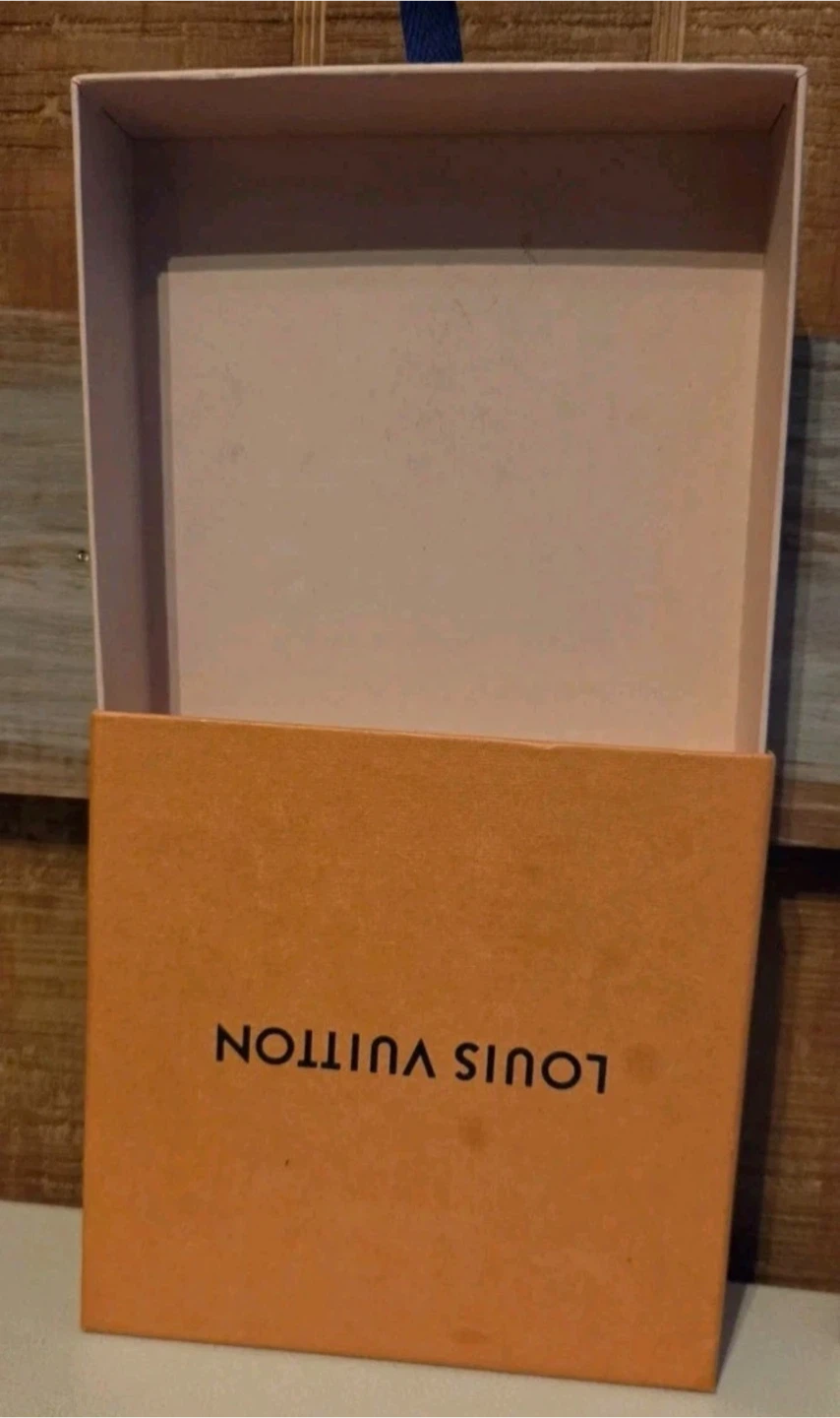 Authentic Louis Vuitton Gift Box - photo 3