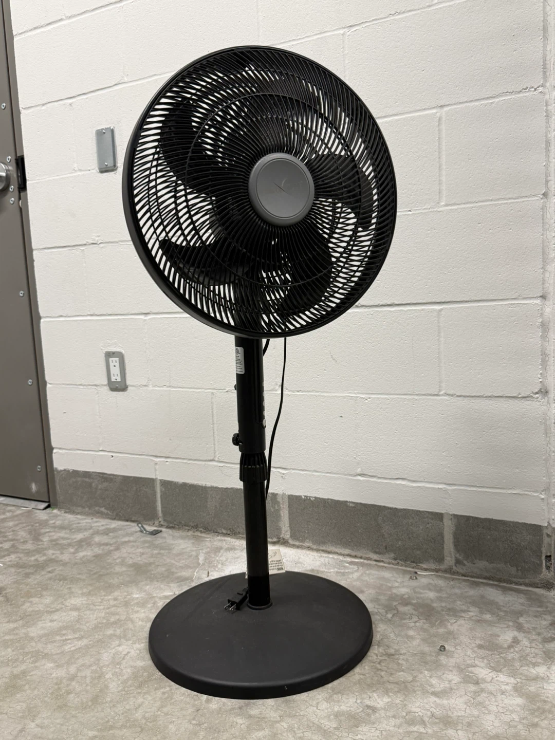 Black Pedestal Fan (ComfortMate)