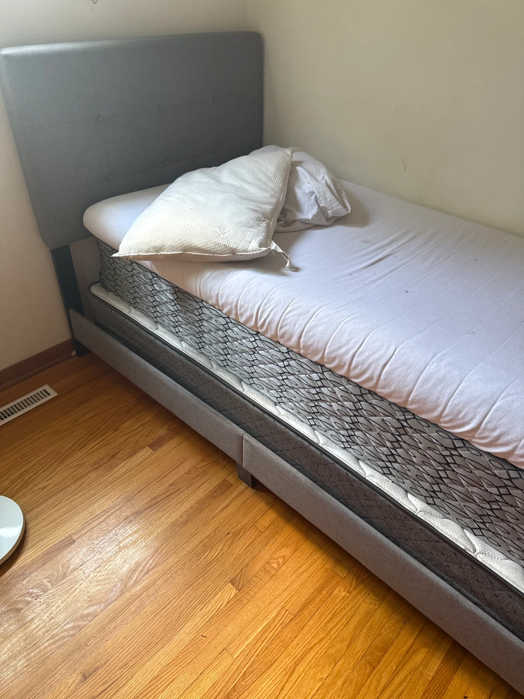 Grey twin bed frame with tufted headboard - photo 2