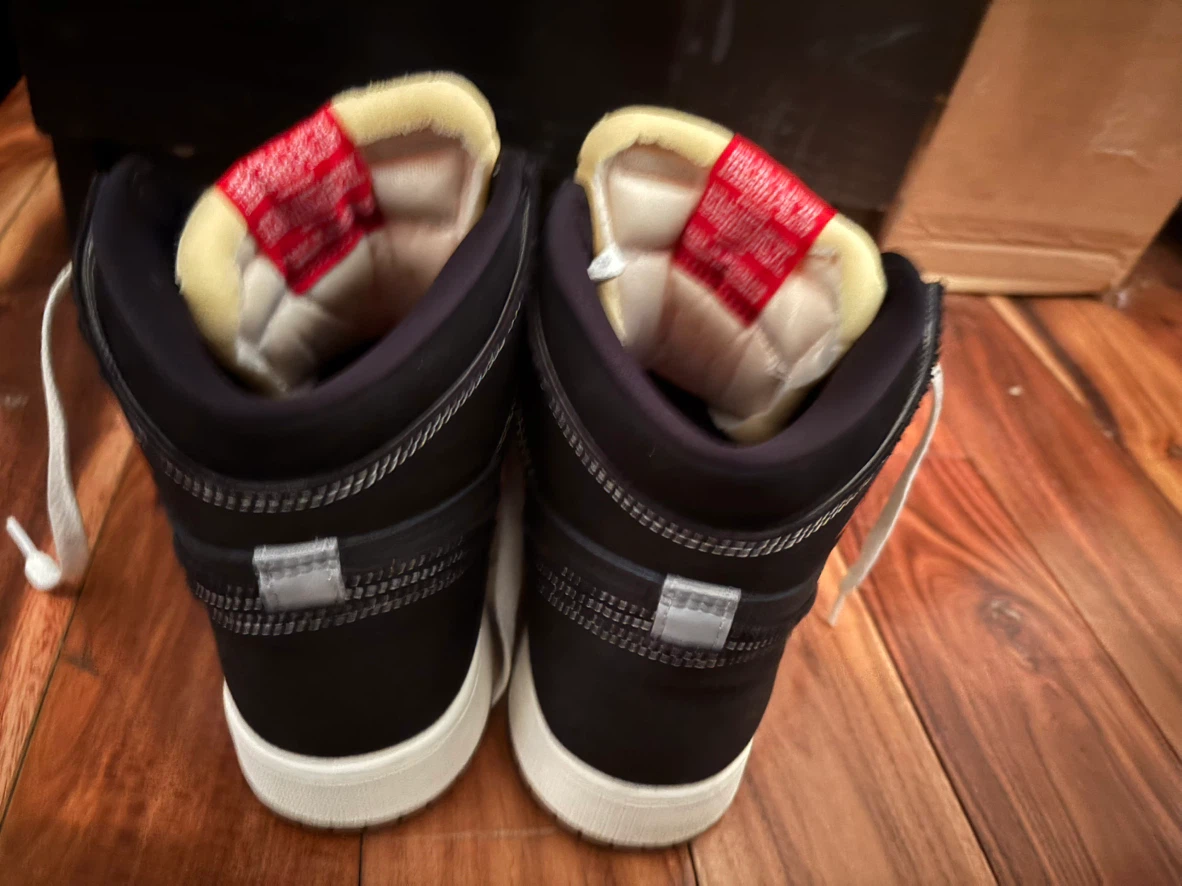 Nike Air Jordan 1 Retro High OG Black Gum 7Y - photo 3