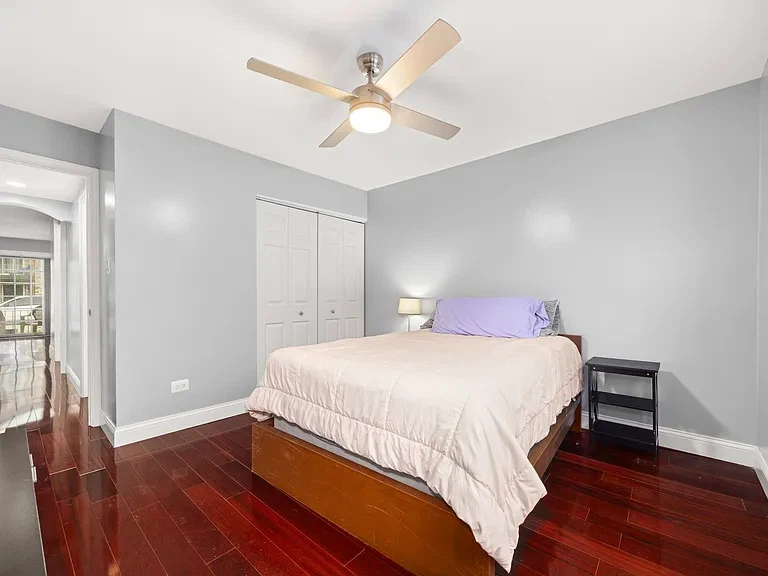 Full size bed with Frame and Mattress