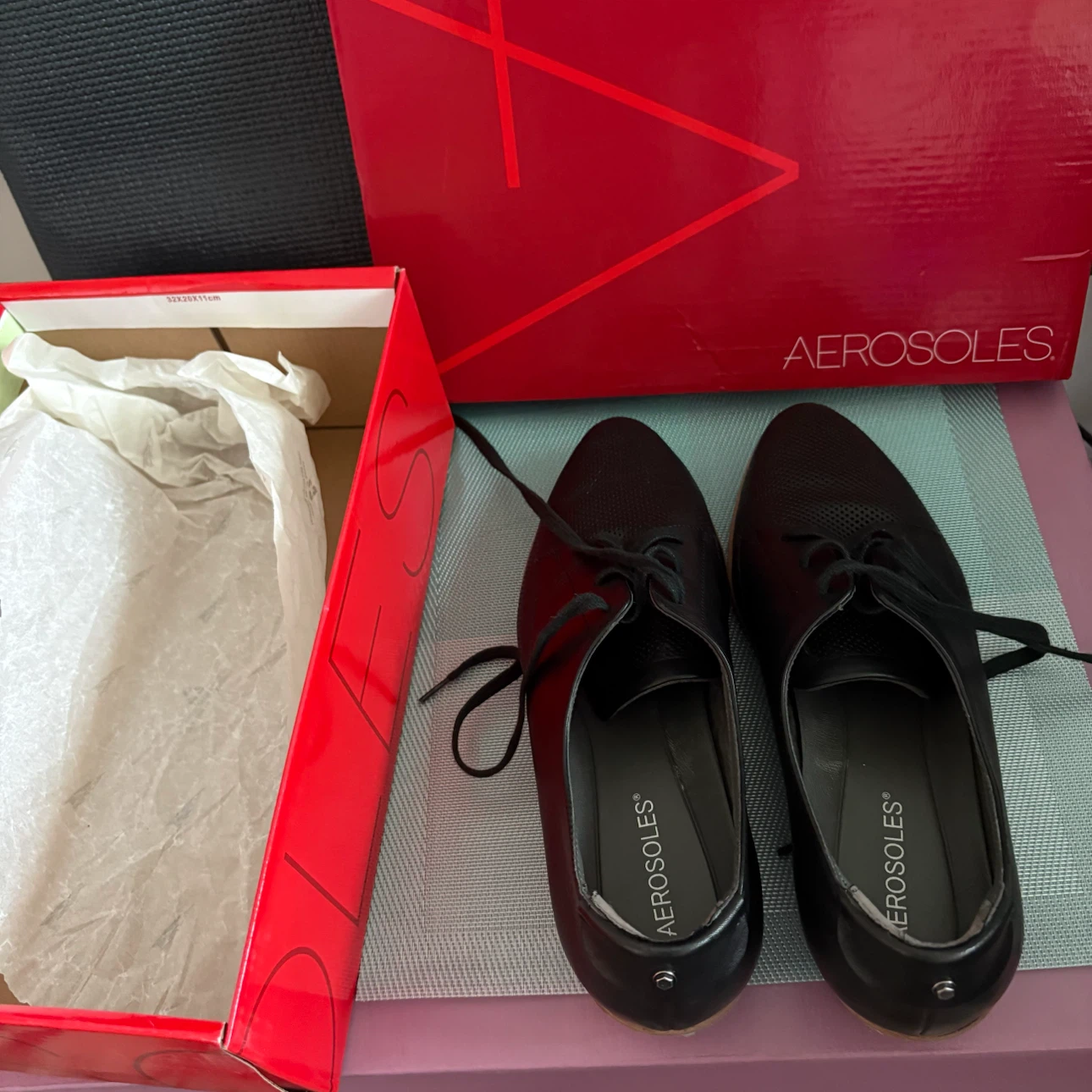 LIKE NEW Aerosoles Sidecar Black Leather Loafers