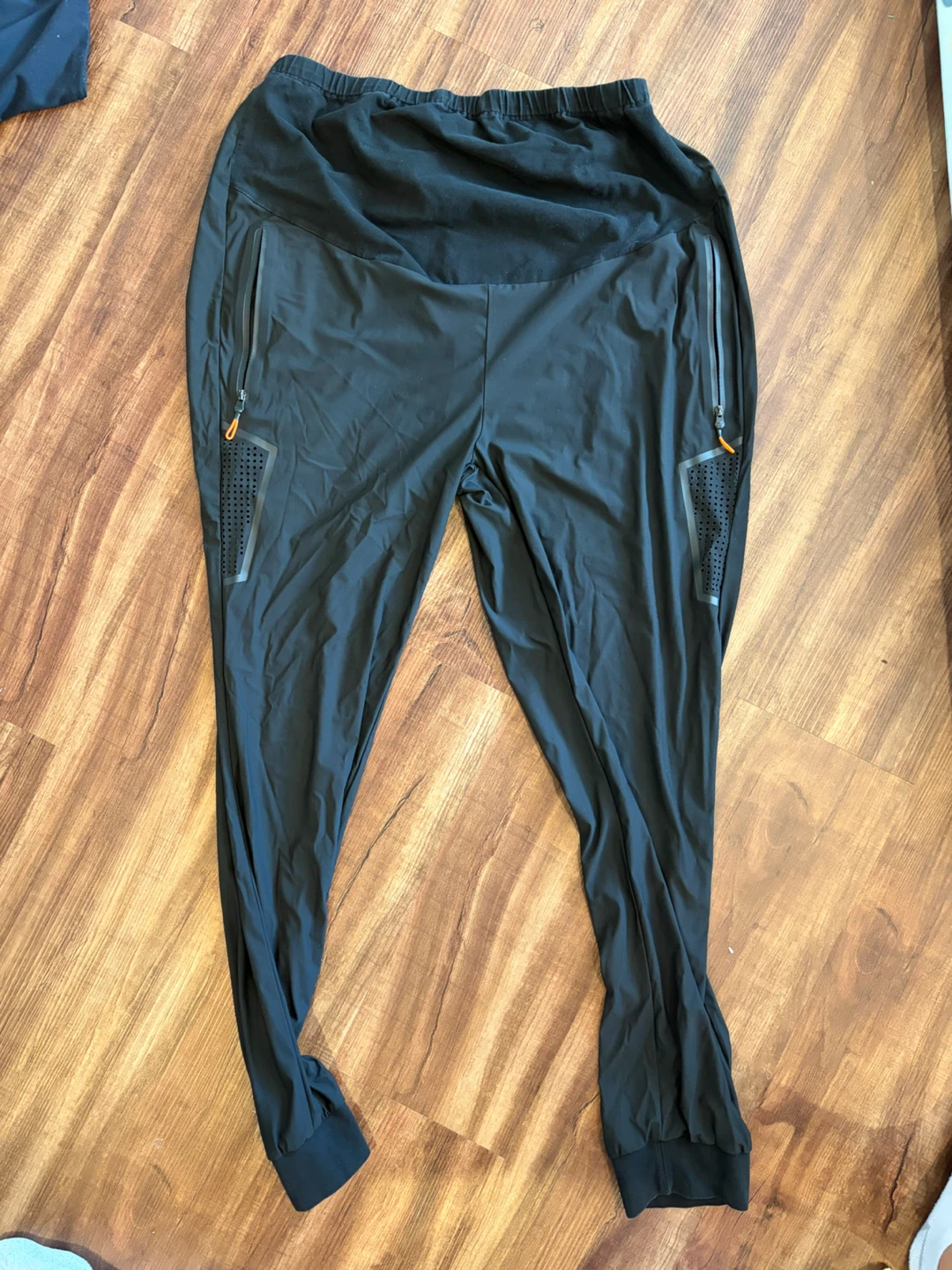 Maternity pants/shorts bundle - photo 2