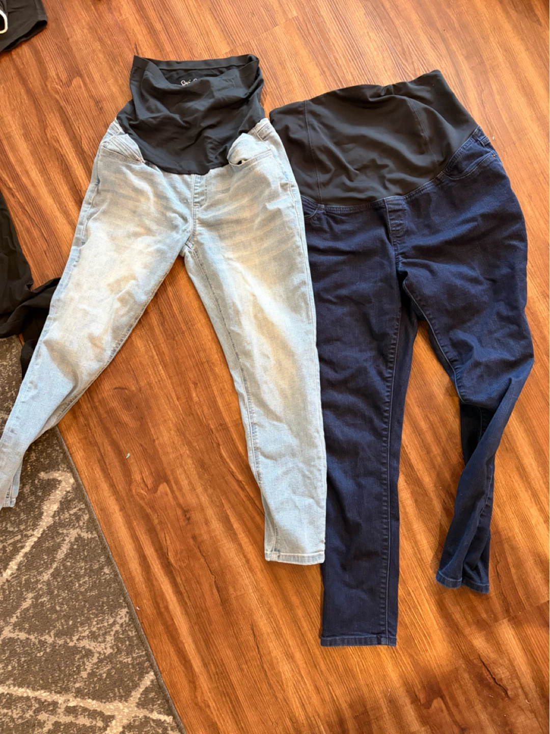 Maternity pants/shorts bundle - photo 3