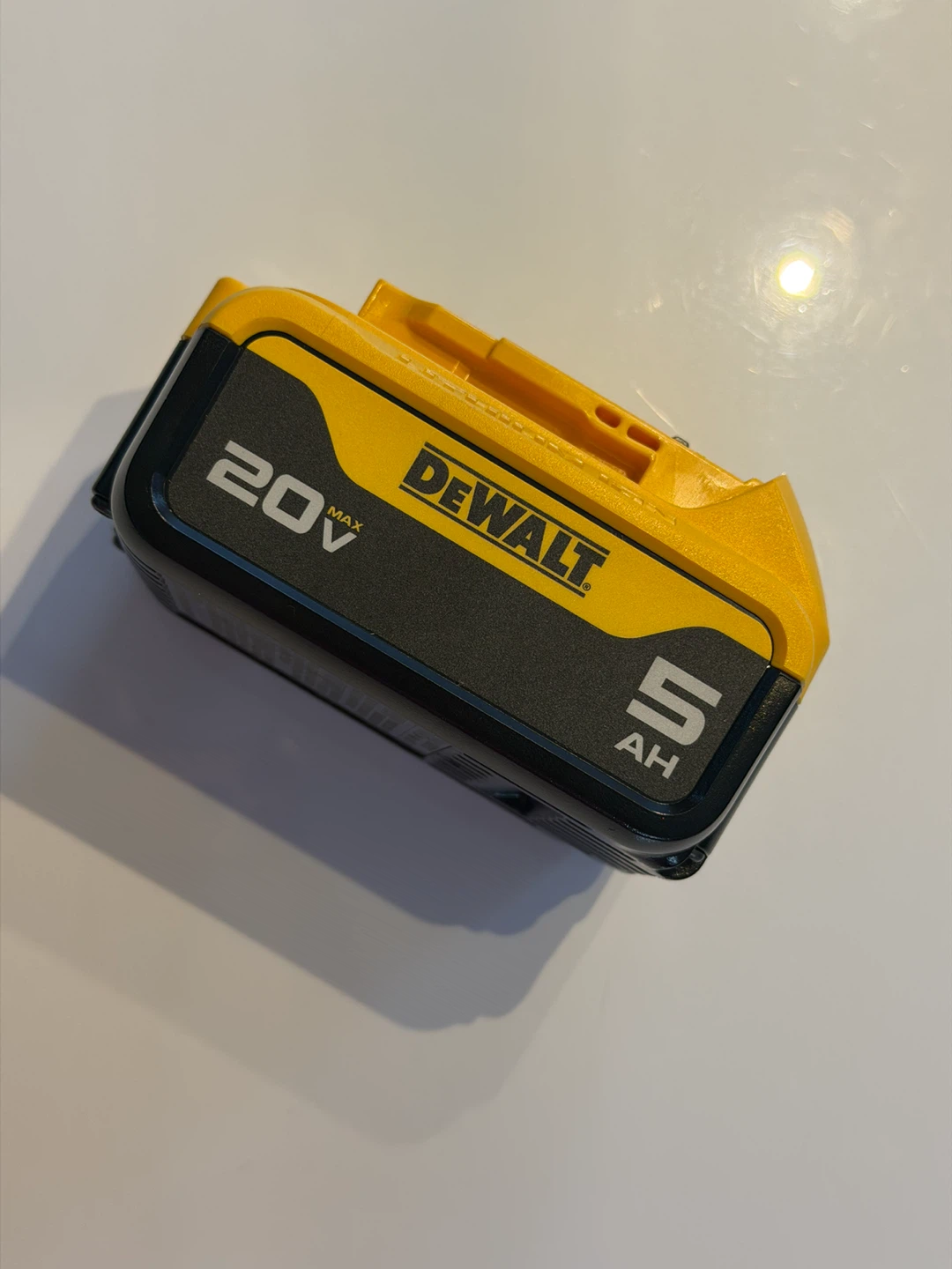 DEWALT 20V MAX 5.0Ah Lithium-Ion Battery - photo 2