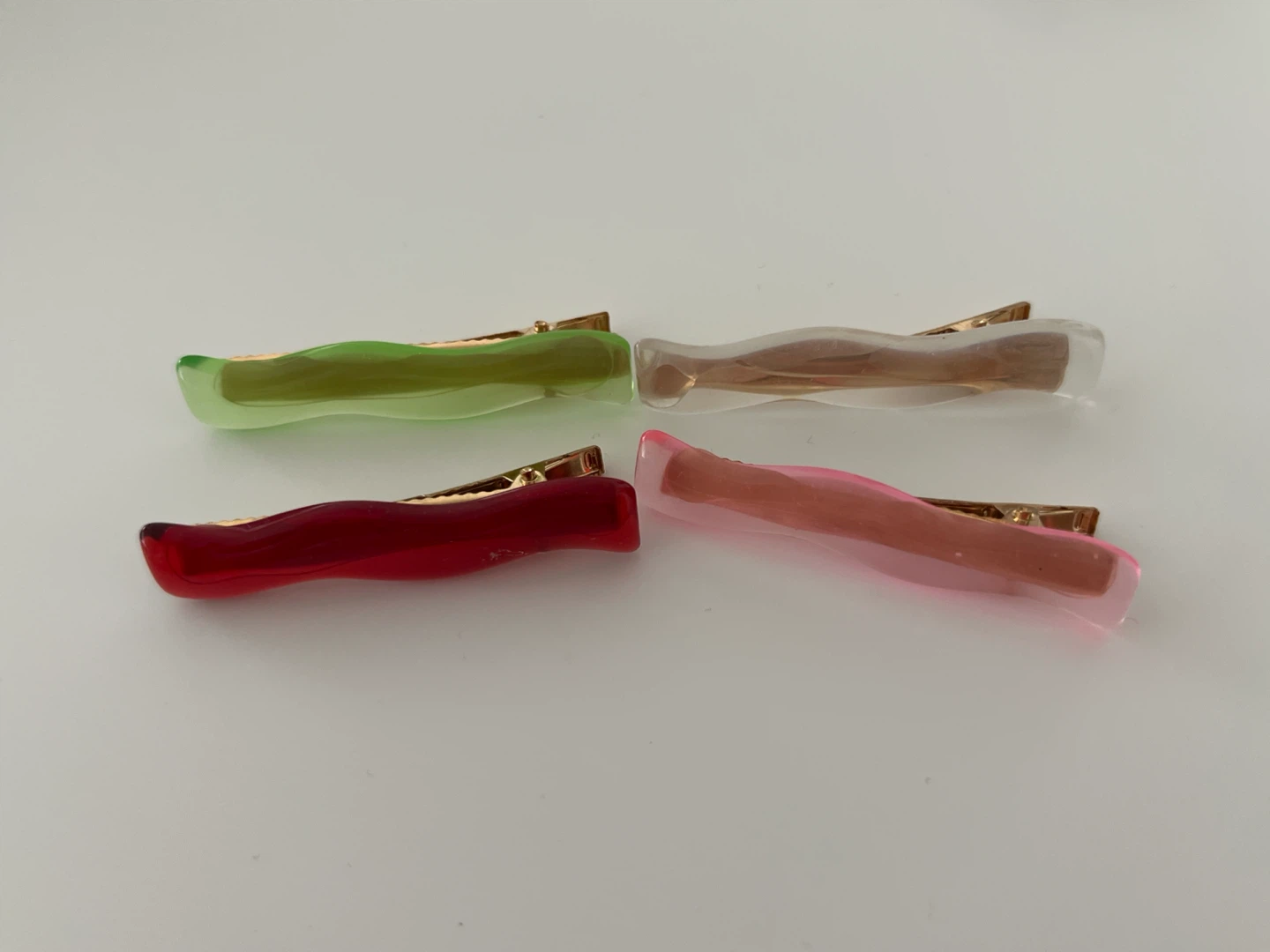 colour hair clips