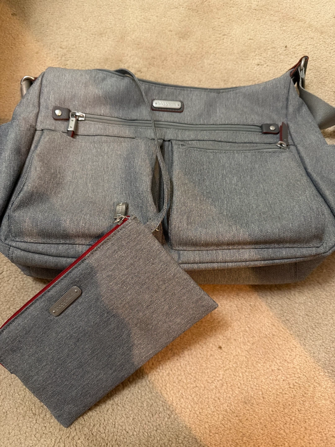 Baggallini grey crossbody bag with pouch - photo 4