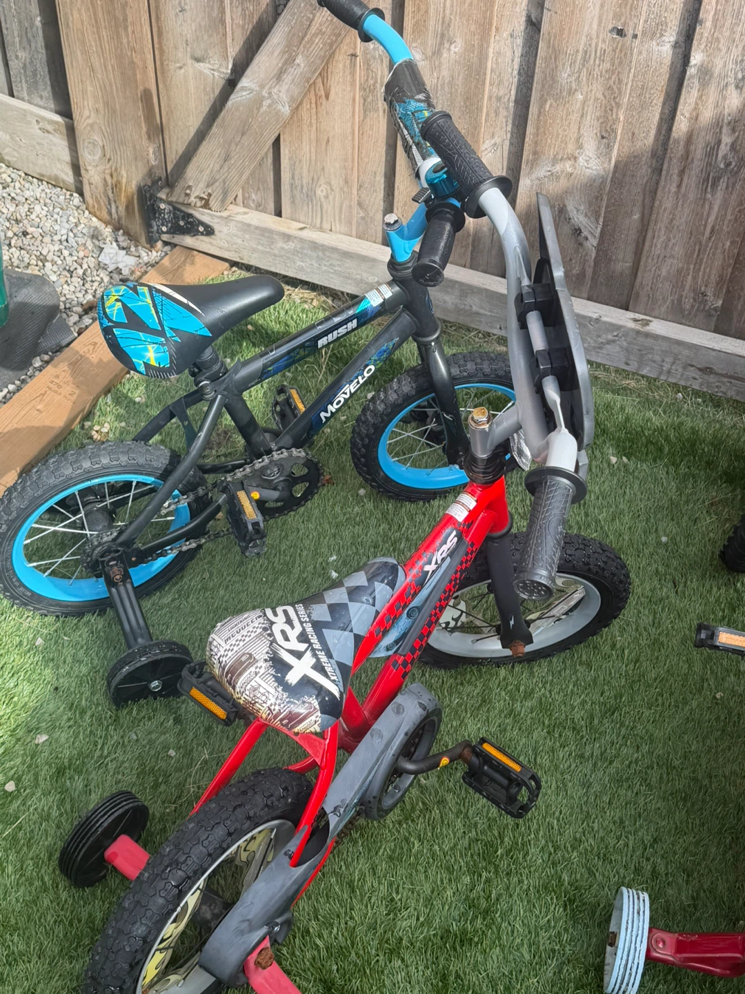 Set of two Movelo and Huffy kids bikes with training wheels - photo 2